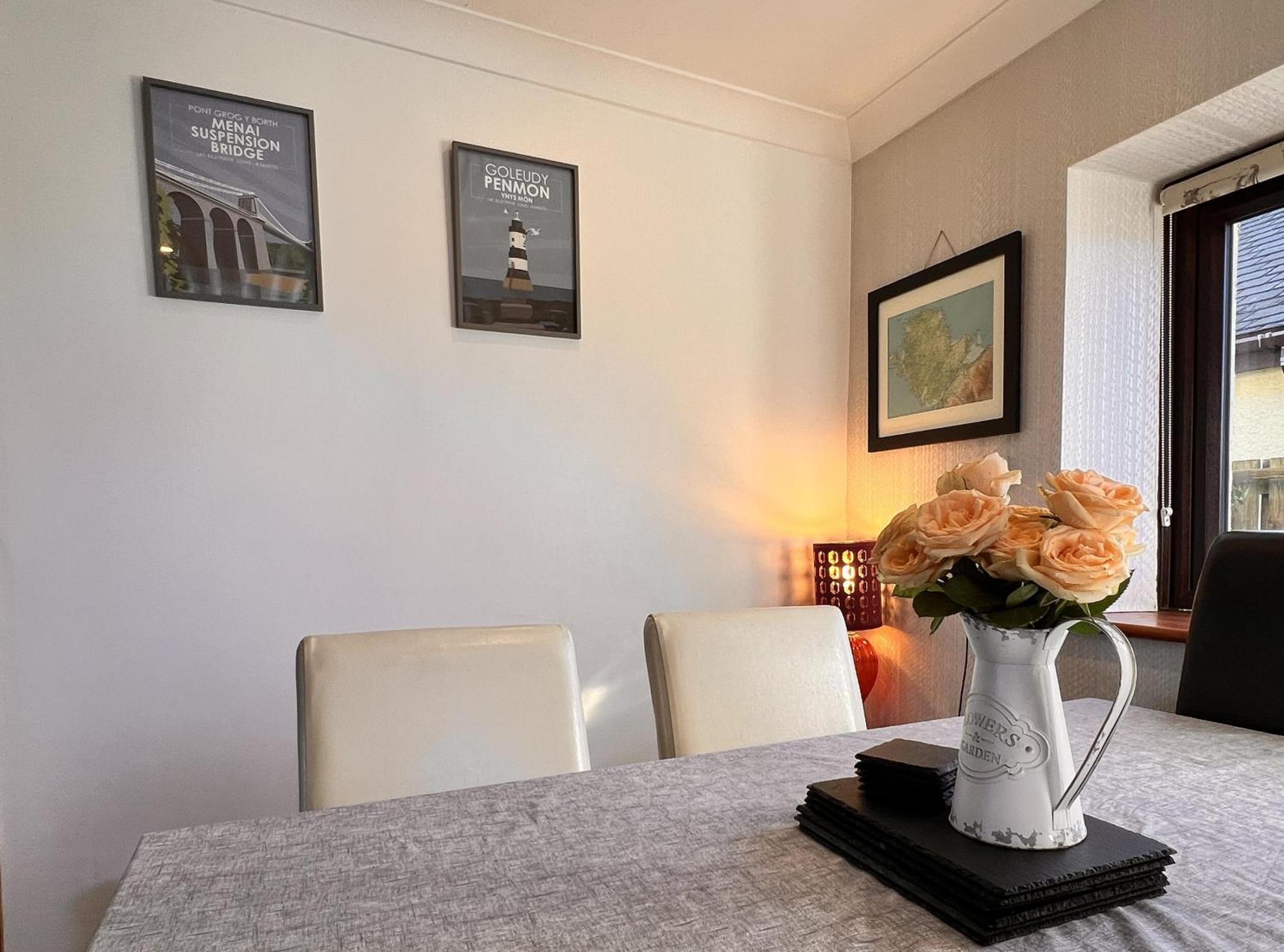 3 Bed Detached Cottage- Log Burner Mountain Views Бомарис Экстерьер фото