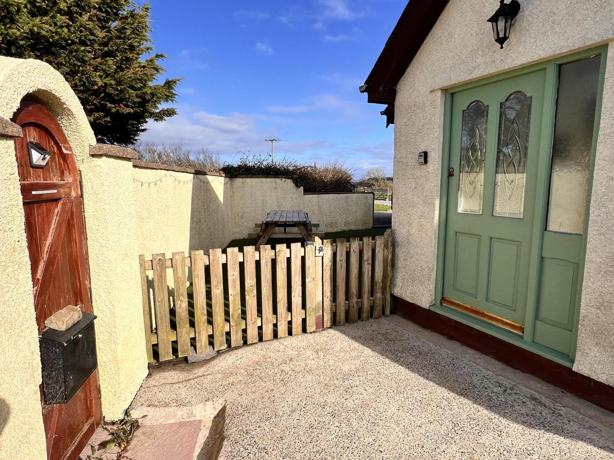 3 Bed Detached Cottage- Log Burner Mountain Views Бомарис Экстерьер фото