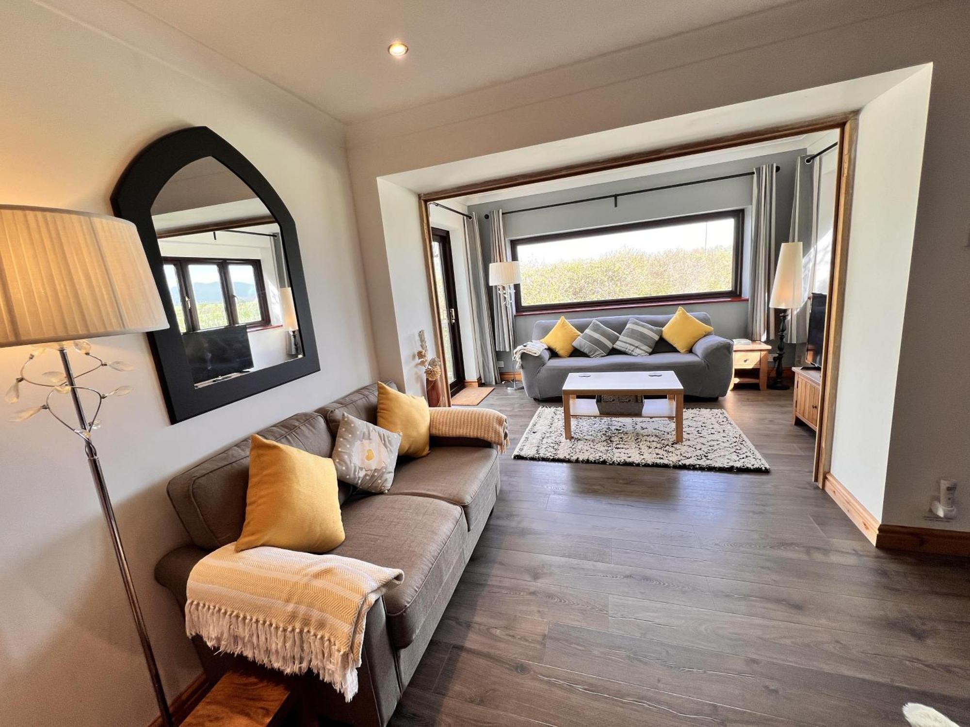 3 Bed Detached Cottage- Log Burner Mountain Views Бомарис Экстерьер фото