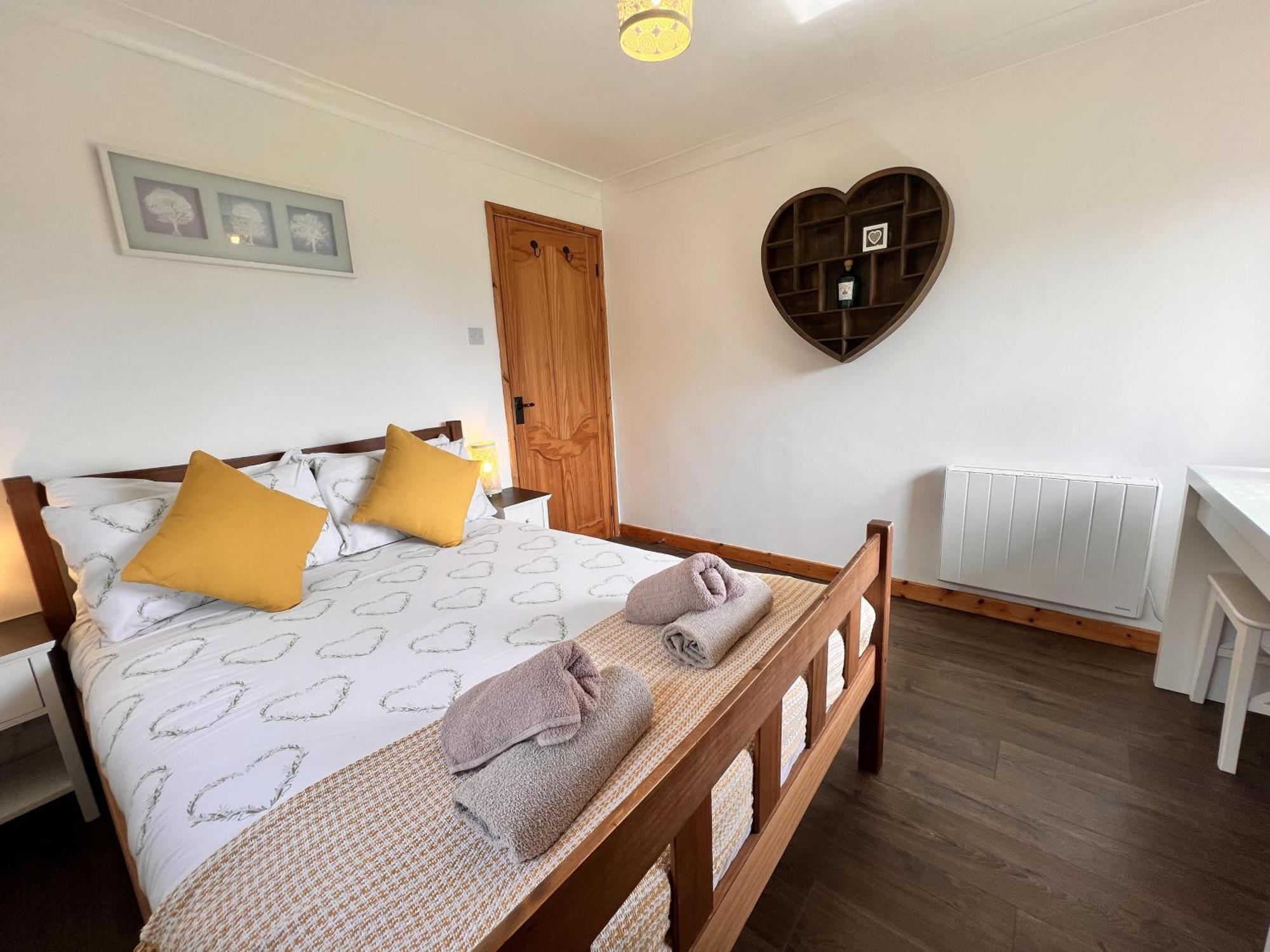 3 Bed Detached Cottage- Log Burner Mountain Views Бомарис Экстерьер фото