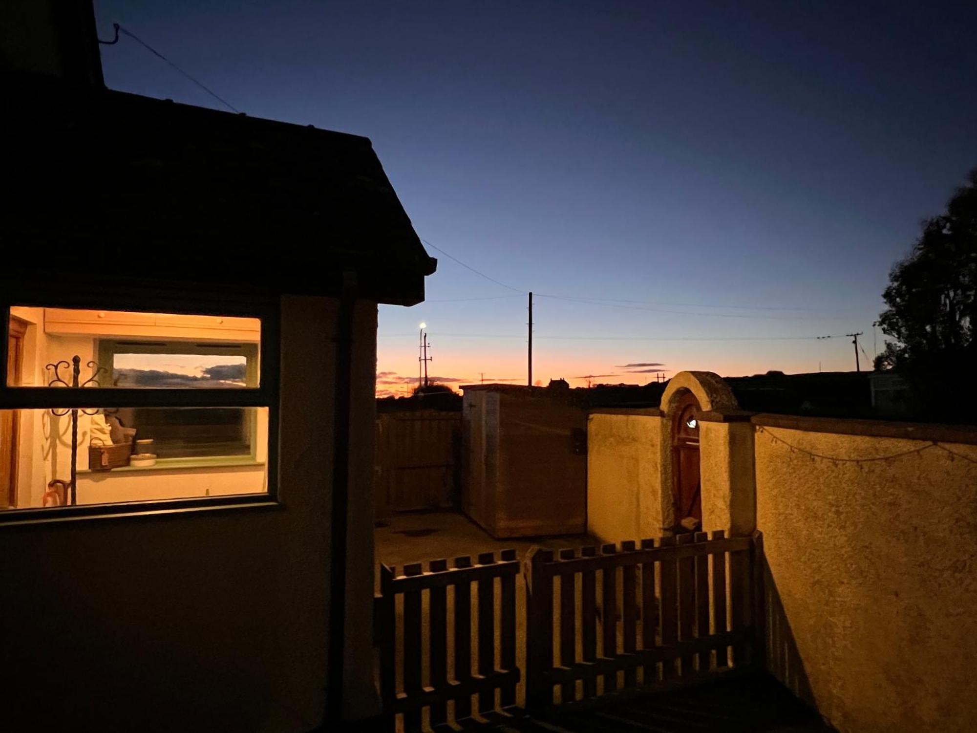 3 Bed Detached Cottage- Log Burner Mountain Views Бомарис Экстерьер фото