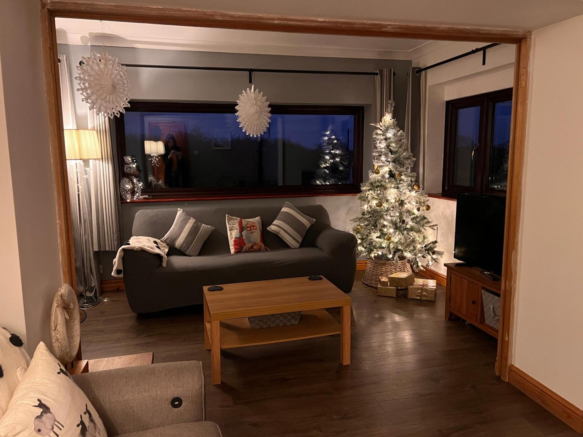 3 Bed Detached Cottage- Log Burner Mountain Views Бомарис Экстерьер фото
